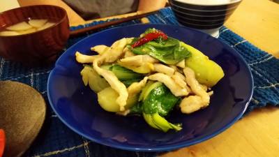 鶏肉とチンゲンサイの 香味炒め