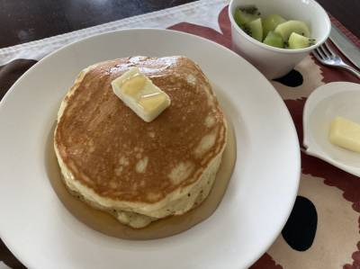 バターとはちみつかけホットケーキ