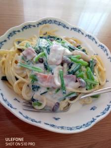 ベーコンと春菊のクリームパスタ