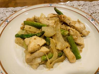 アスパラと鶏肉のオイマヨ炒め