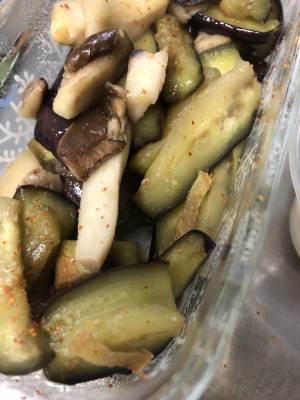 なすとエリンギの七味炒め