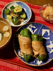 丸ごとピーマンの肉巻き