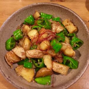 じゃがいもとししとうがらしの甘辛炒め