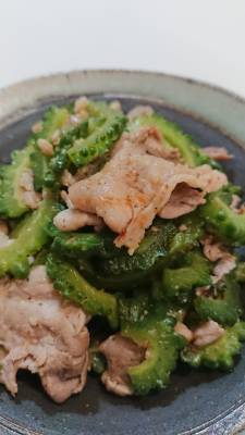 ゴーヤーと豚こまの塩炒め