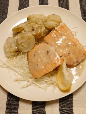 サーモンのハーブ焼きとスイートポテトのグラタン