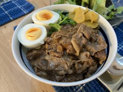 魯肉飯（ルーローファン）