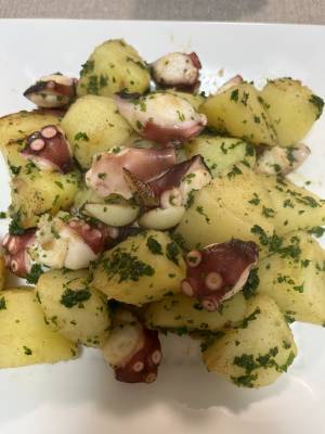 新じゃがとたこの炒め物