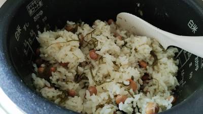 煎り大豆と切り昆布のご飯