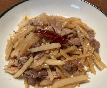新じゃがと豚肉のせん切り炒め