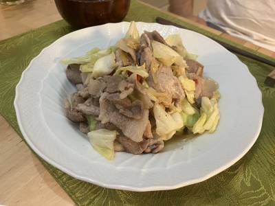 キャベツと豚肉の塩炒め