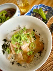 白身魚のごまづけ丼