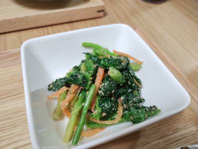 ほうれんそうとにんじんのごま酢風味