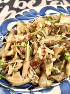 たっぷりきのことたこのオイル蒸し