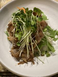 豚バラ肉のしょうが焼き丼