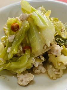 キャベツと鶏ひき肉のエスニック風炒め