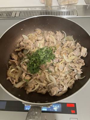 たまねぎと豚こまのわんぱく炒め