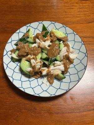 きゅうりと蒸し鶏のごまだれ
