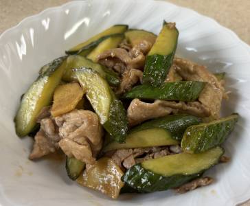 きゅうりと豚肉の甘酢炒め