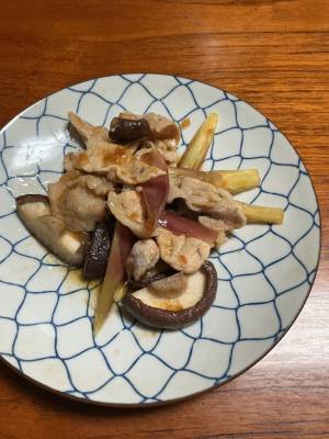 みょうが、豚肉、しいたけの梅じょうゆ炒め