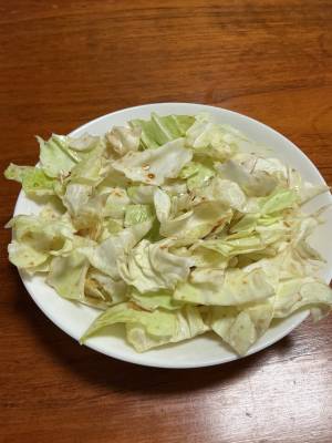 ちぎりキャベツのにんにくじょうゆあえ