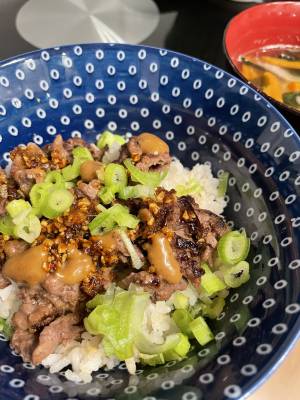 パワフル香味焼き牛丼