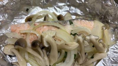 鮭(さけ)ときのこのホイル焼き