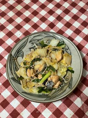 白菜とさけのみそバターフライパン蒸し